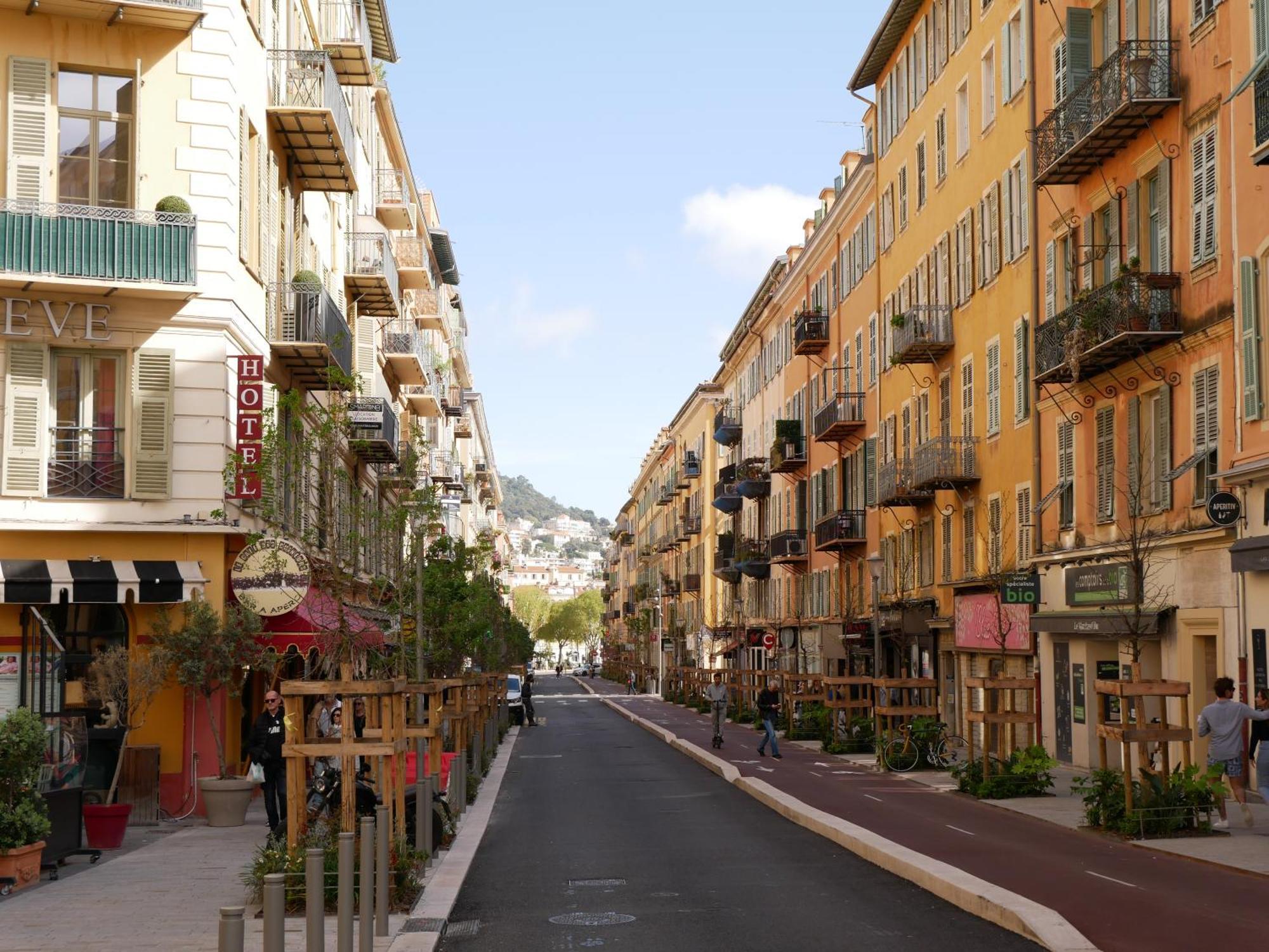 Lovely - Port De Nizza