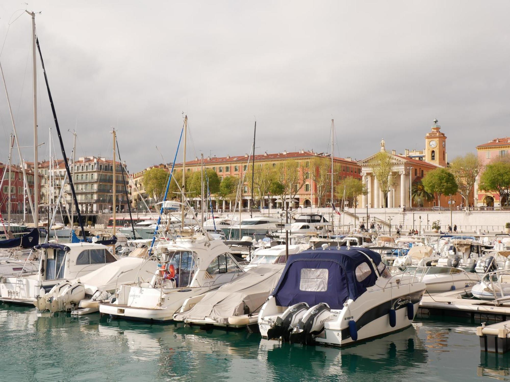 Lovely - Port De Nizza